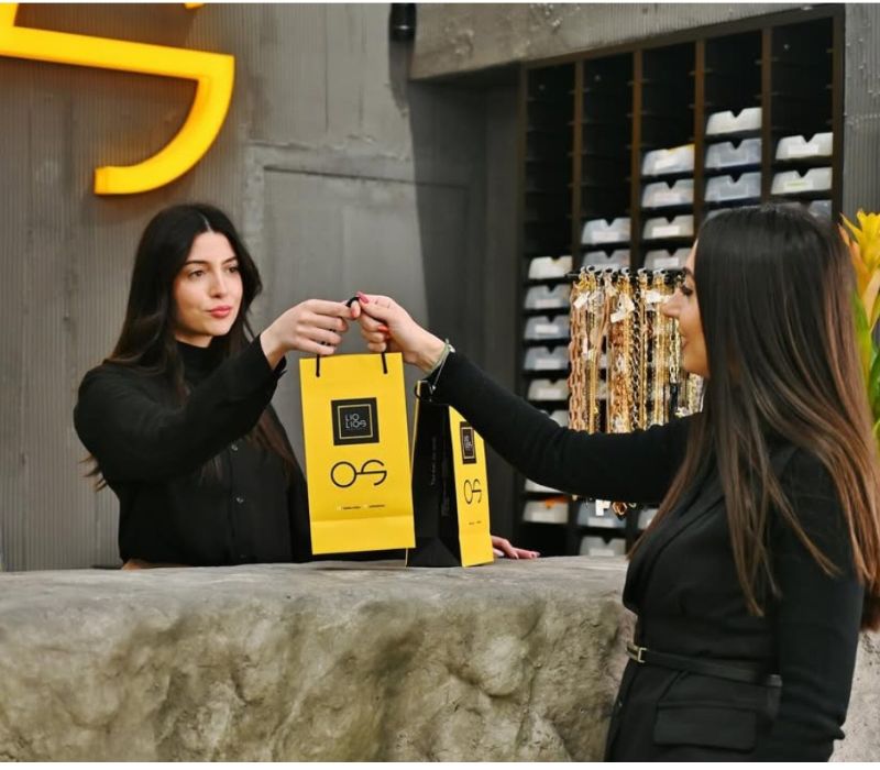 Πιστοποιημένοι οπτικοί με πολυετή εμπειρία.