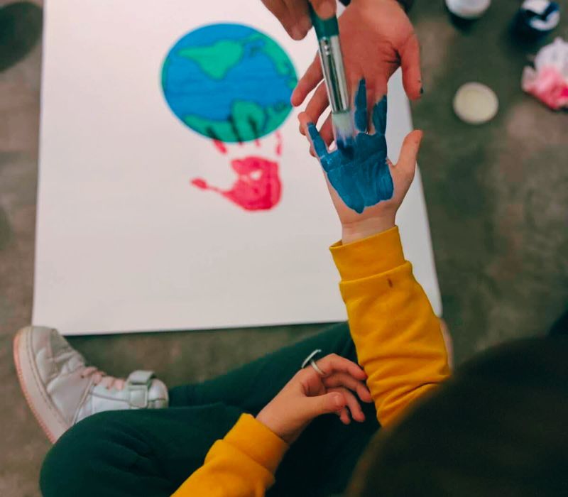 Αισθητηριακό παιχνίδι με χρώματα και υφές για την ενεργοποίηση όλων των αισθήσεων .epagelmaties.com.gr