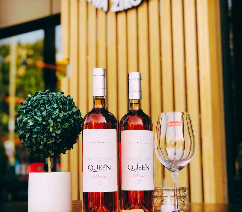 Ανακαλύψτε σπάνιες ετικέτες ποτών και premium αποστάγματα στην Κάβα Ζηρούνης .ameafriendly.gr