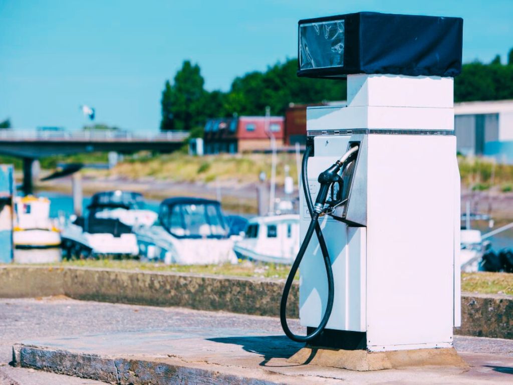 Υπηρεσίες διανομής καυσίμων σε σκάφη και βιομηχανικές μονάδες με απόλυτη ακρίβεια .ameafriendly.gr