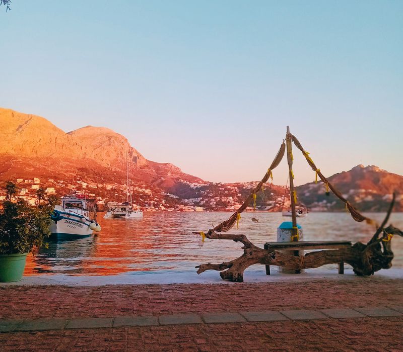 Καφέ Μεζεδοπωλείο Ναυτικός στην Τέλενδο Αυθεντικοί μεζέδες και θέα θάλασσα .epagelmaties.com.gr