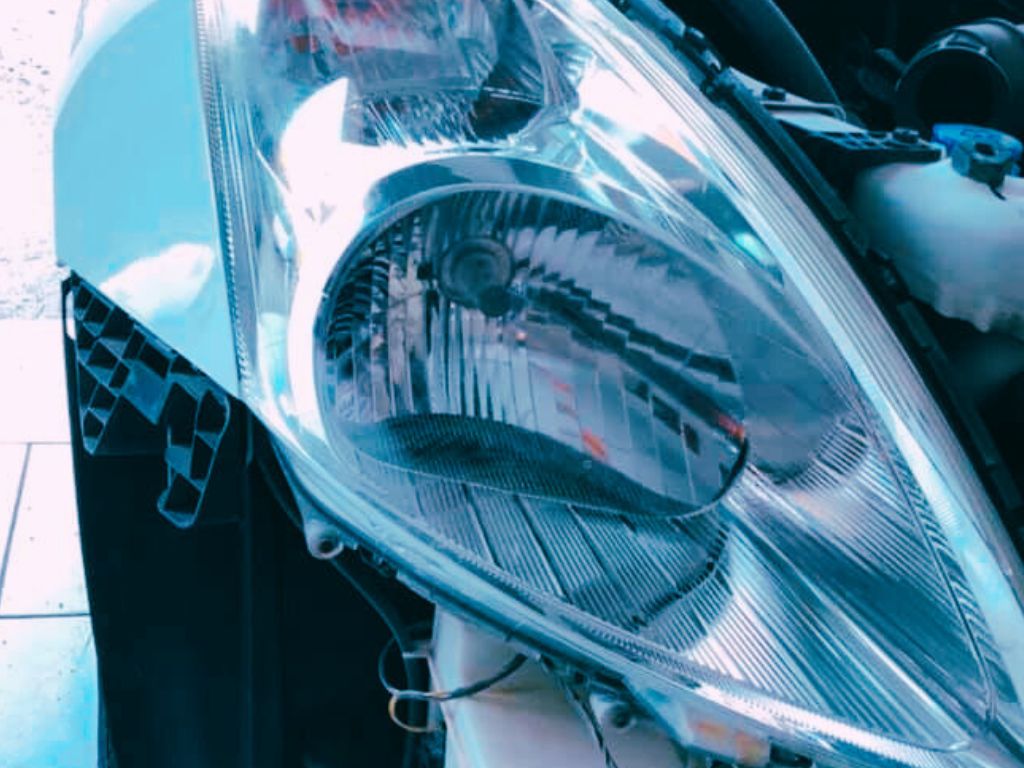 Ξεθάμπωμα φανών για κρυστάλλινη όψη και ασφάλεια στην οδήγηση .ameafriendly.gr