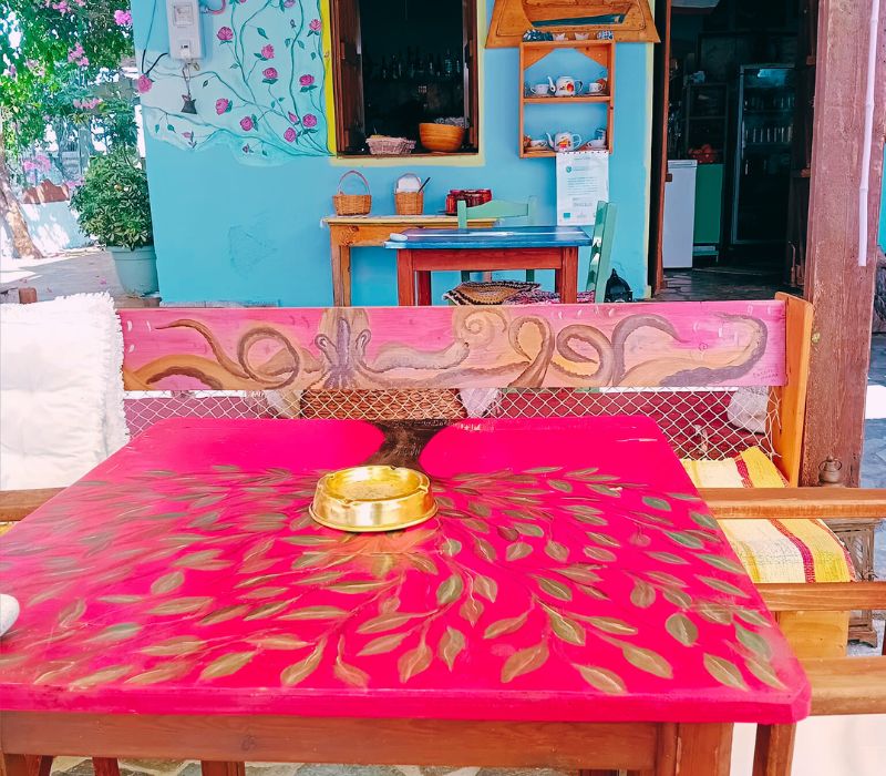 Πρωινό, καφές και ουζομεζέδες σε ένα αυθεντικό νησιώτικο περιβάλλον .ameafriendly.gr