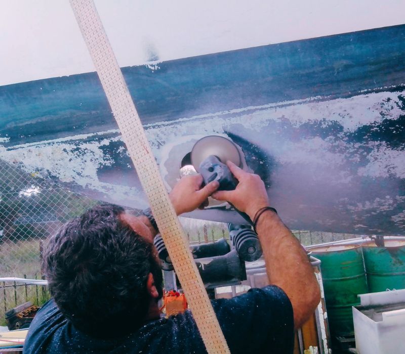 Υπεύθυνη συντήρηση και επισκευή εξωλέμβιων .epagelmaties.com.gr