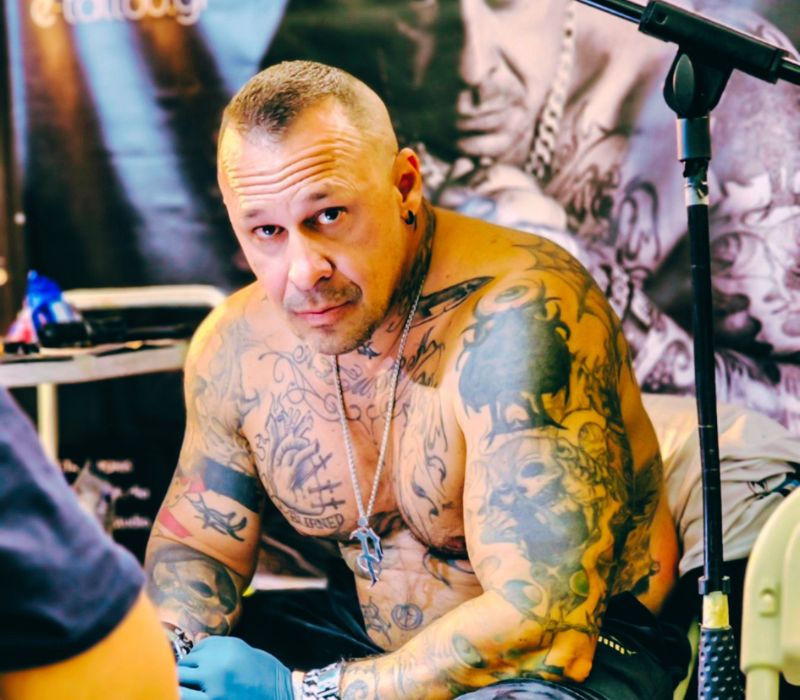 Custom tattoo σχέδιο εμπνευσμένο από προσωπική ιστορία πελάτη με αυθεντική προσέγγιση ameafriendly.gr