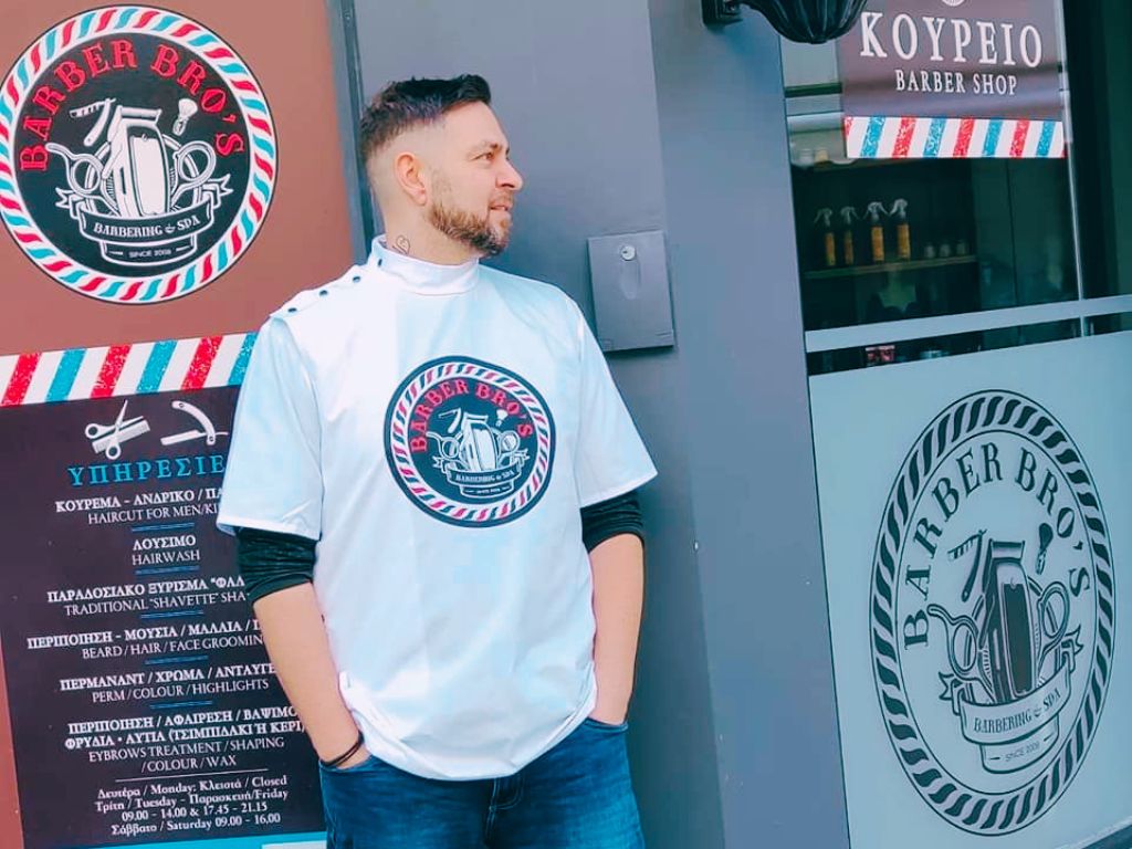 Ανδρικό κούρεμα με σύγχρονο στυλ και λεπτομέρεια από έμπειρους barbers στο epagelmaties.com.gr