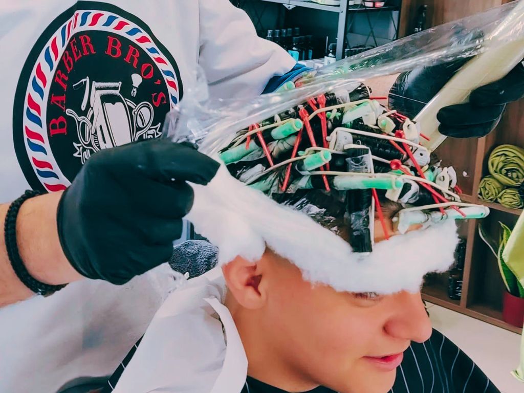 Περμανάντ ανδρική για μοντέρνα looks και όγκο με εξειδικευμένες τεχνικές barber στο epagelmaties.com.gr