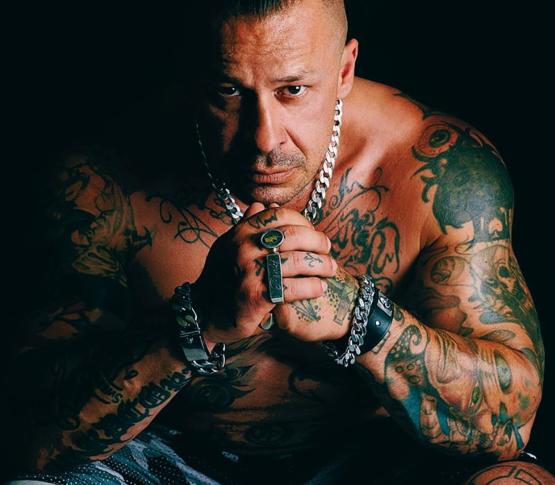 Ρεαλιστικό tattoo υψηλής λεπτομέρειας από τον Proki με έμφαση στη μοναδική καλλιτεχνική ταυτότητα ameafriendly.gr