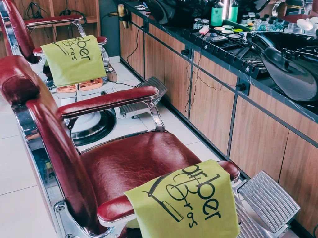 Συνδυασμός ανδρικού και παιδικού κουρέματος με περιποίηση και styling υψηλού επιπέδου στο epagelmaties.com.gr