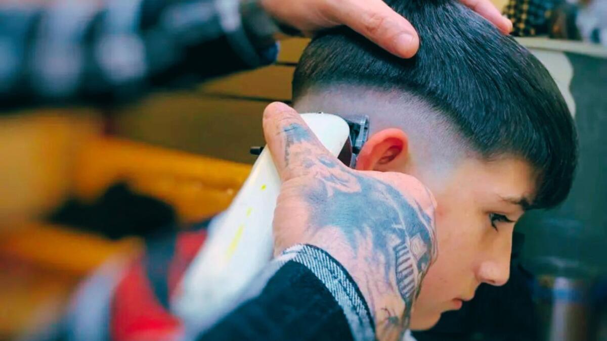 τα μαλλιοκούβαρα barber shop στη πρέβεζα epagelmaties.com.gr