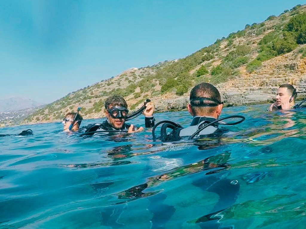 Το Mediterranean View Diving Center προσφέρει μαθήματα καταδύσεων για όλες τις ηλικίες - epagelmaties.com.gr