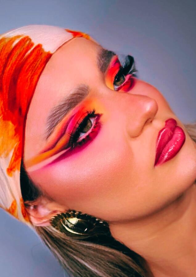 Η So Makeup Academy by Στέλλα Ορφανού προσφέρει ολοκληρωμένη εκπαίδευση και υπηρεσίες επαγγελματικού μακιγιάζ epagelmaties.com.gr