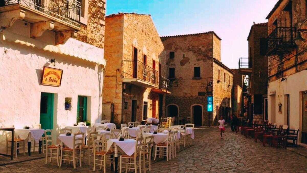 Τραβηχτή ο Πούλος Ψησταριά Street Food Αρεόπολη epagelmaties.com.gr