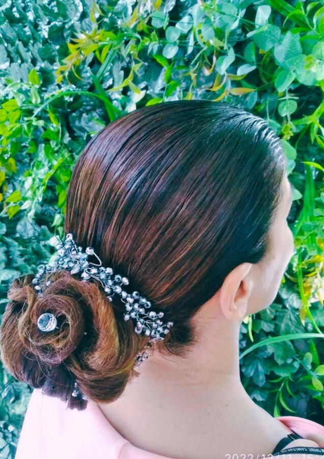 Τοποθέτηση hair extensions για φυσικό μήκος και όγκο epagelmaties.com.gr